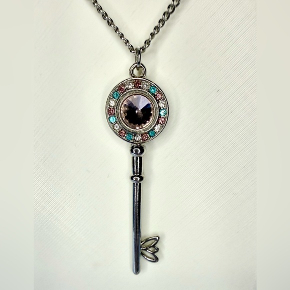 None Jewelry - 🧚🏻‍♀️ Silver Key with crystals Pendant Necklace 30-33”